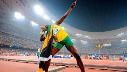 九游体育：卡利亚里迎战热那亚，米纳领衔防线，埃斯波西托兄弟对决成焦点