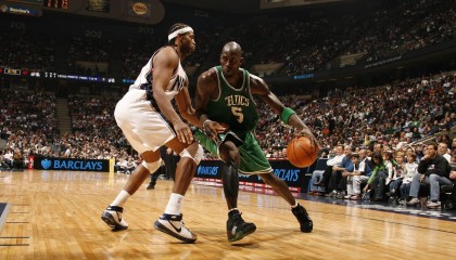 九游体育官网_欧冠新星闪耀！17岁282天，德罗创历史成助攻第二年轻球员