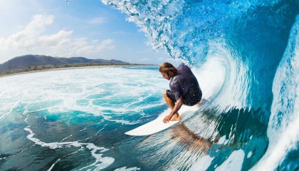 九游体育入口_中超联赛激战正酣，争冠保级悬念迭起