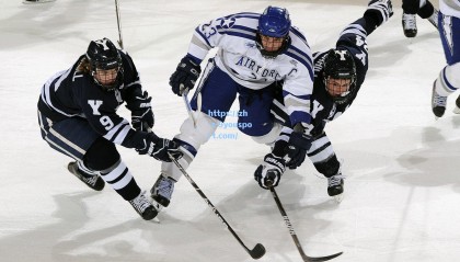 九游体育：点球大战惊心动魄，门将神勇助队夺冠
