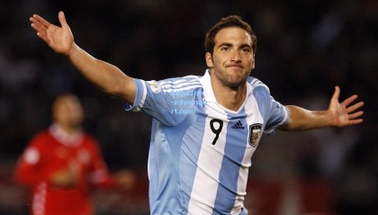 九游体育下载-西甲争冠白热化，皇马、巴萨最后五轮决战，黑马赫罗纳能否创造奇迹？