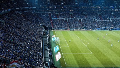 【九游体育官网】NBA季后赛激战正酣 东西部豪强上演巅峰对决