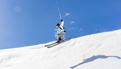 九游体育_惊天逆转！压哨绝杀引爆全场，XX队上演史诗级翻盘