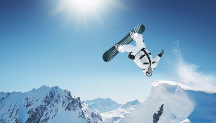 九游娱乐|纳达尔鏖战五盘险胜德约科维奇，法网半决赛上演史诗级对决